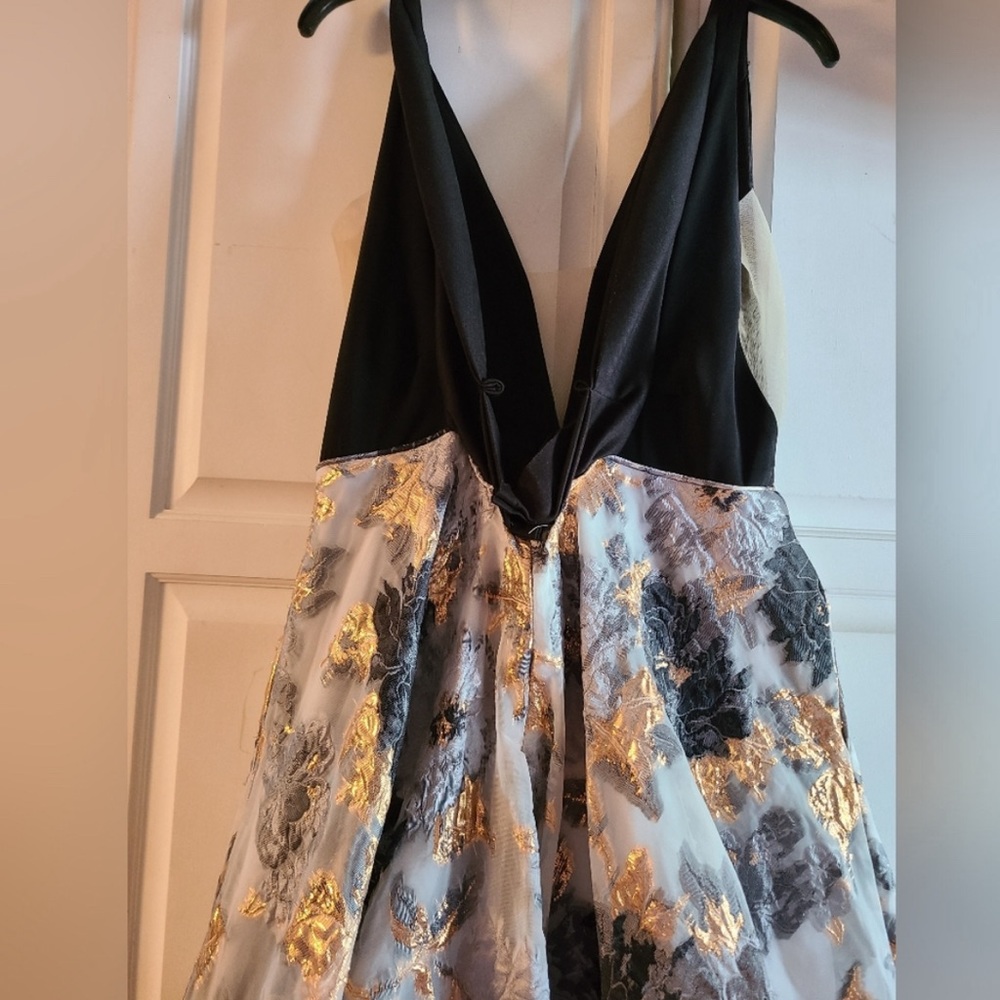 JOVANI Black Metallic Print Plunging Neckline Ballgown Dress with pockets - Picture 4 of 5